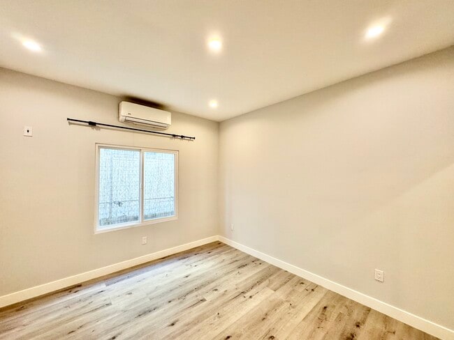 Building Photo - 141 N Swall Dr