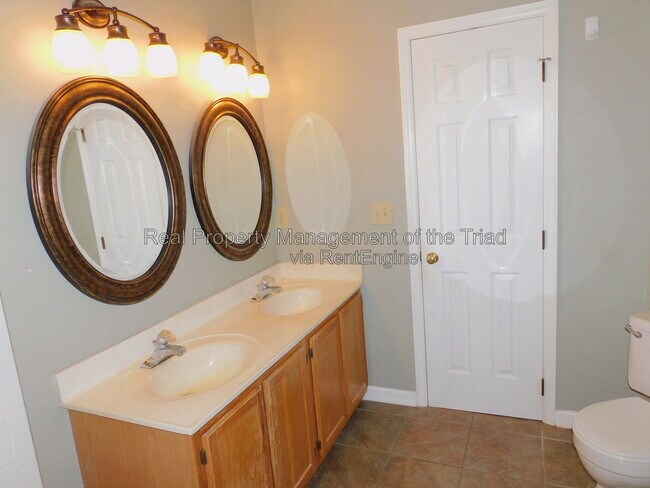 Building Photo - 12 Cedar Knoll Dr