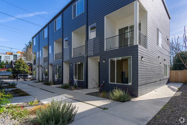 Courtyard - Vancouver Townhouses