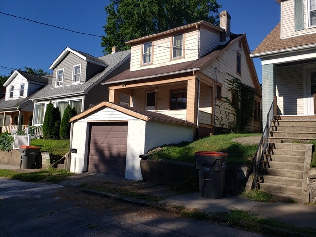 Building Photo - 2713 Locust St.