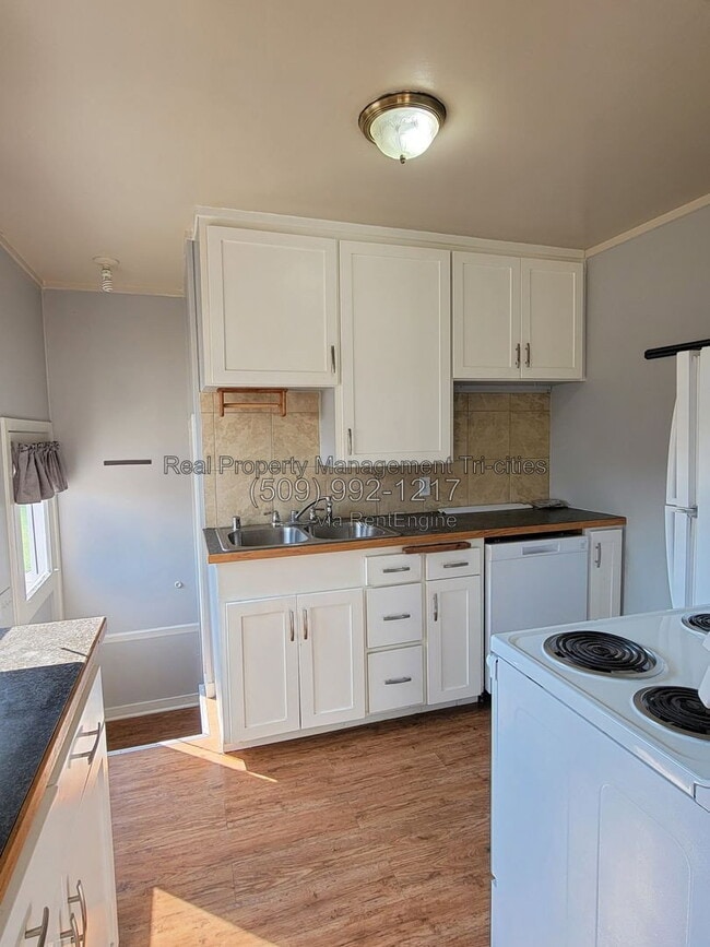 Building Photo - 312 Goethals Dr