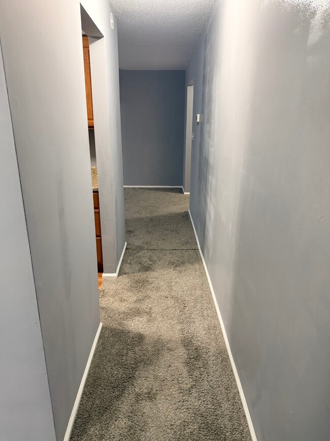 Building Photo - 31 Moore Ln