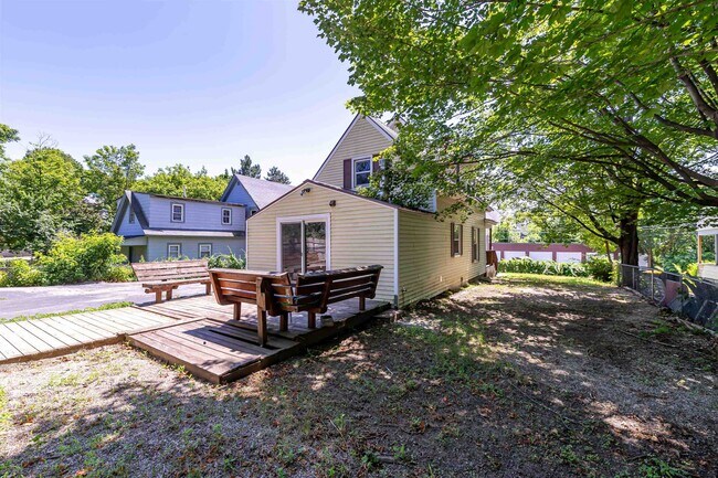 Building Photo - 17 Arch St