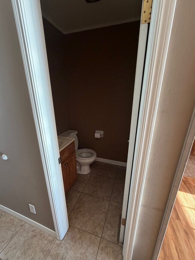 Building Photo - 2 story house for lease. Open floor plan in kitchen & living. Lots of storage. Large fenced backy...