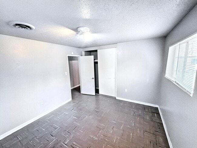 Building Photo - 3018 Meadow Forest Dr