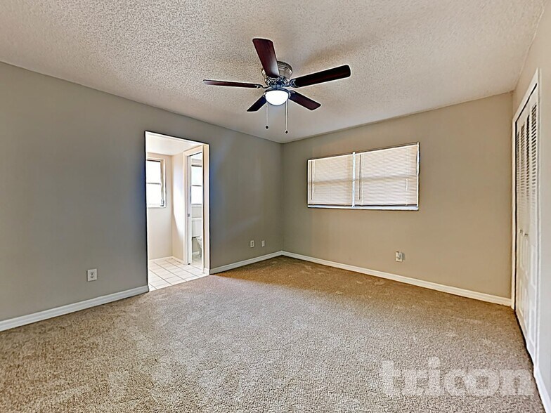 Building Photo - 816 Centerwood Ct
