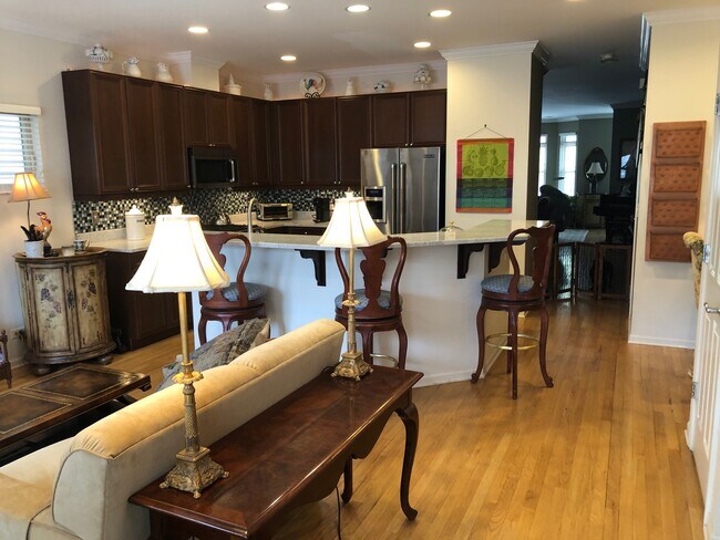 Family Room/Kitchen - 1604 W Edgewater Ave