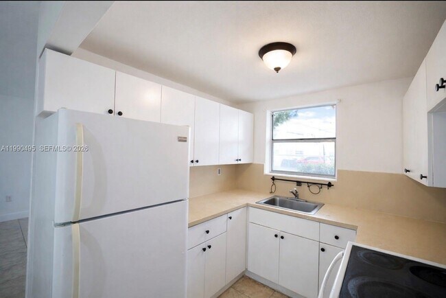 Building Photo - 12275 NE 19th Ave