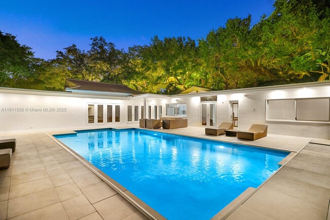 Building Photo - 11015 Lakeside Dr