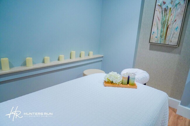 Building Photo - 18 Bristol Ln