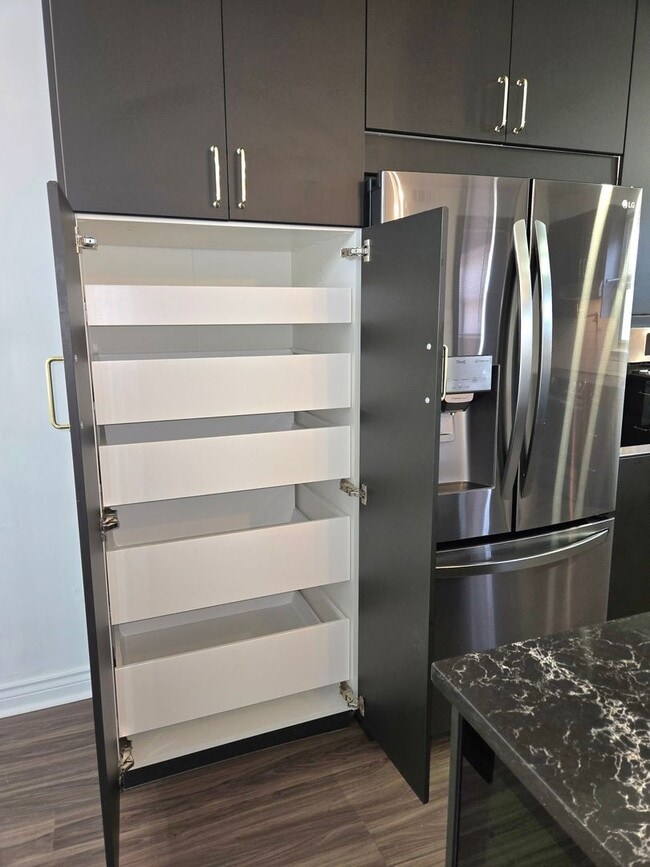 Building Photo - Spacious Five Bedroom