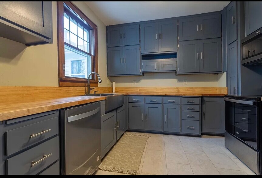 kitchen - 1215 Mount Pleasant St