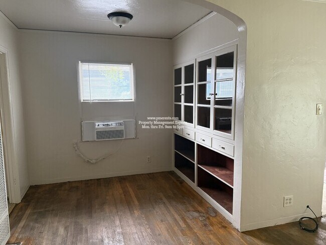 Building Photo - 44 E Alder St
