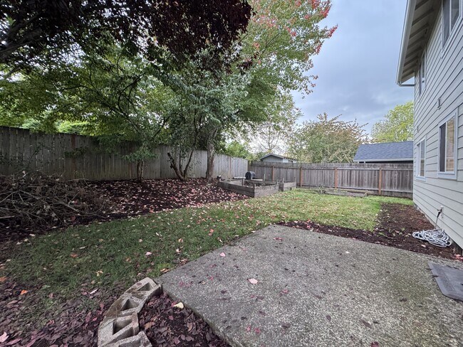 Building Photo - 4534 SW Pasadena St