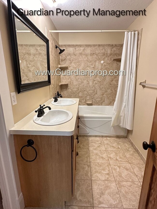 Building Photo - Downtown Hopkins SFH, Fenced Yard, Patio, Spacious Primary, 4 Car Detached Garage