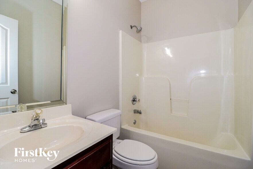 Building Photo - 6870 Manslick Rd