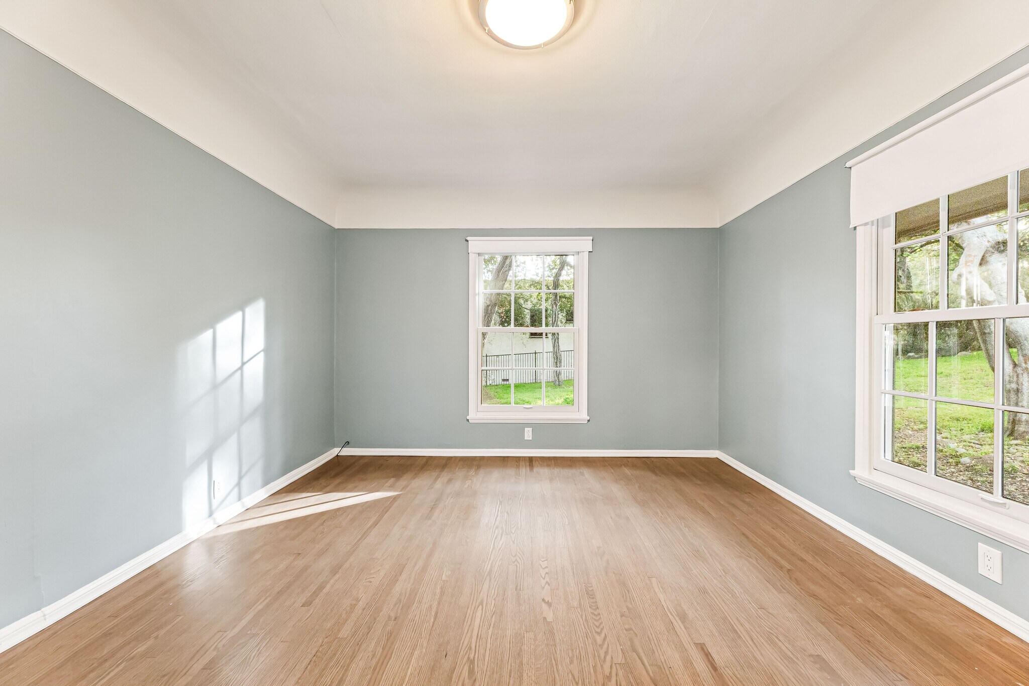 Building Photo - 2450 Hermosita Dr