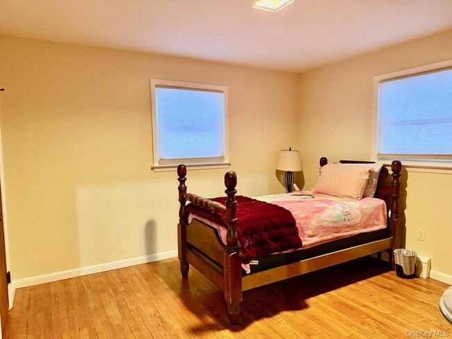 Building Photo - 230 Warn Ave