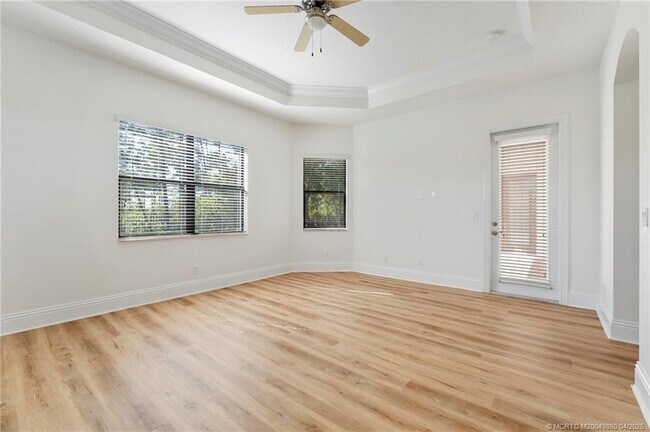Building Photo - 255 Calmo Cir