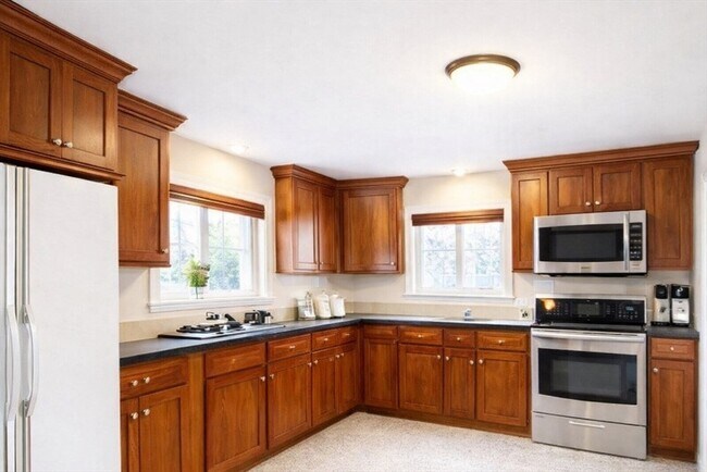 Building Photo - 12 Bigelow St