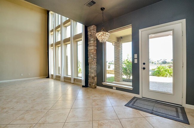 Building Photo - 2703 Bonnie Bray Dr