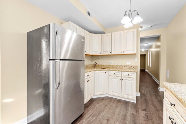 Building Photo - 552 W Cullerton St