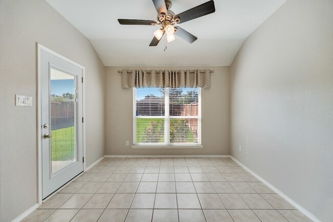 Building Photo - 2271 Fieldcrest Dr
