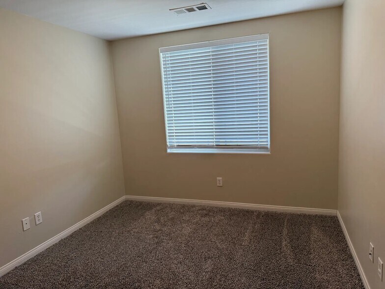 Building Photo - 13325 Boyd Lake Dr