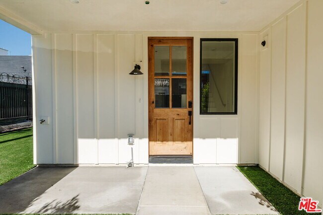 Building Photo - 6765 Lexington Ave