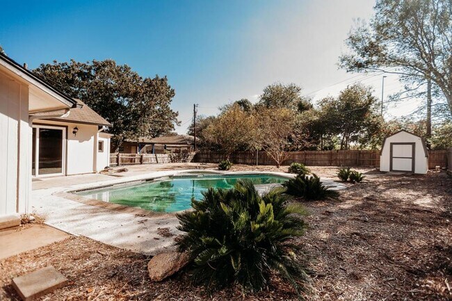 Building Photo - 1505 Windsong Trail