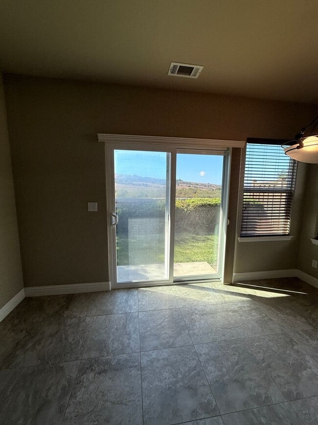 Building Photo - Newer Single Story Home in The Stone Gate ...