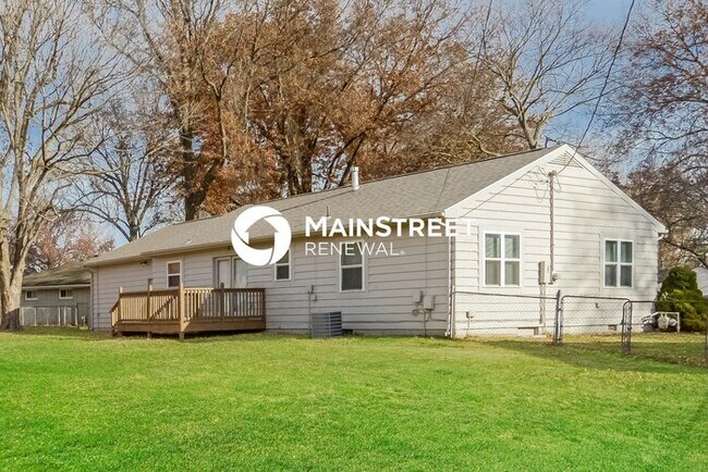 Building Photo - 3 Bedroom Pet-Friendly Home in Shawnee, KS...