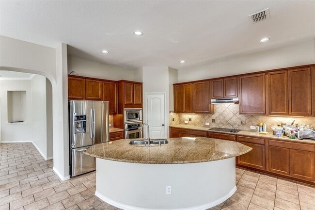 Building Photo - 14625 Riverside Dr