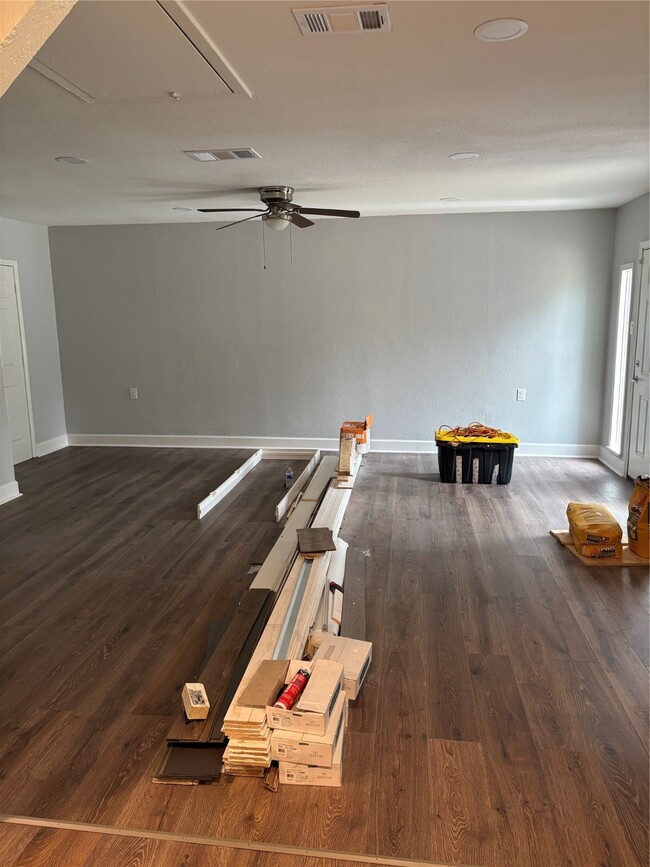 Building Photo - 4115 Tidewater Dr