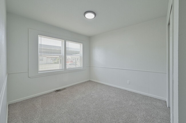 Building Photo - 4013 Mallard Dr