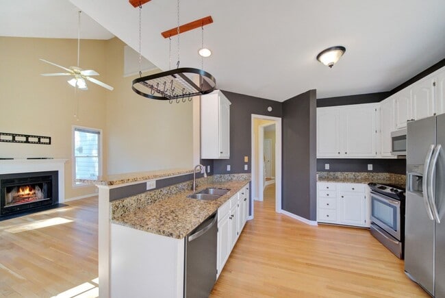 Building Photo - Bright + Spacious 4 Bedroom Home w/ Walkout Basement in Chestnut Bluffs of Woodcroft!