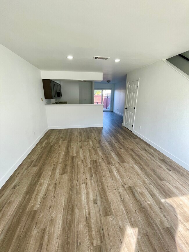 Building Photo - 1131 E Citrus Ave