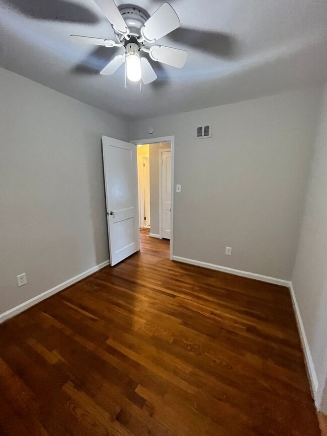 Building Photo - 7908 Wellington Rd