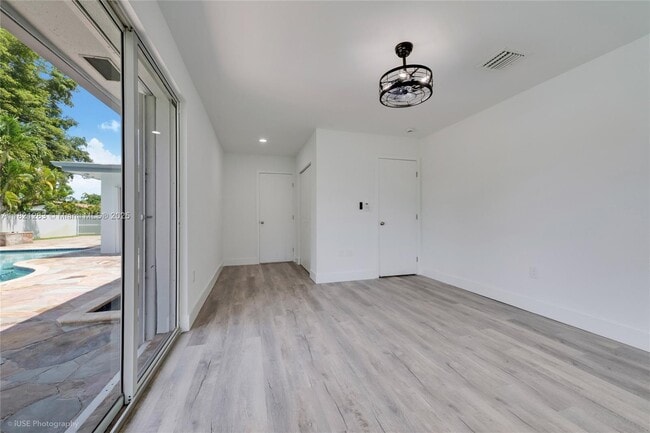Building Photo - 6250 SW 62nd Pl