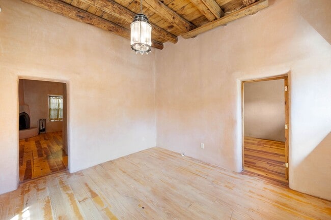 Building Photo - Santa Fe Charm in the Historic Guadalupe D...