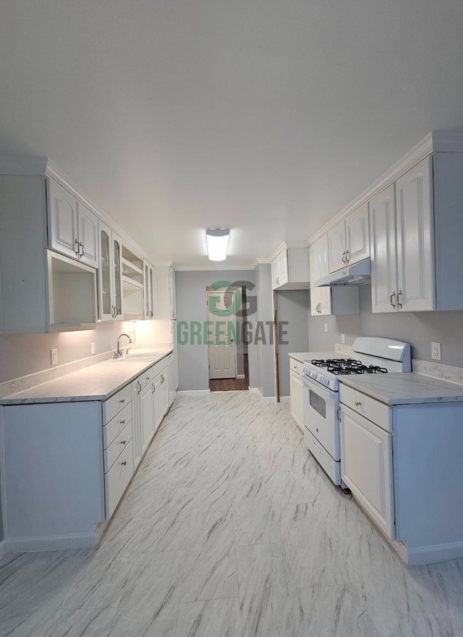Building Photo - Rent Reduced! 3 Bedroom, 1 Bathroom Home W...