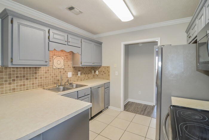 Building Photo - 213 Hummingbird Dr