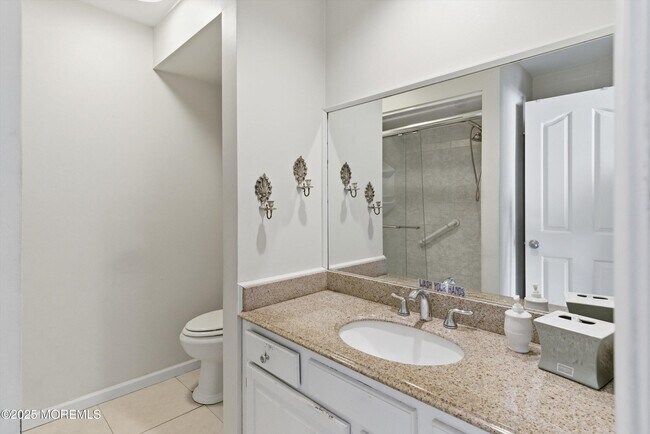 Building Photo - 606 Bay Ave