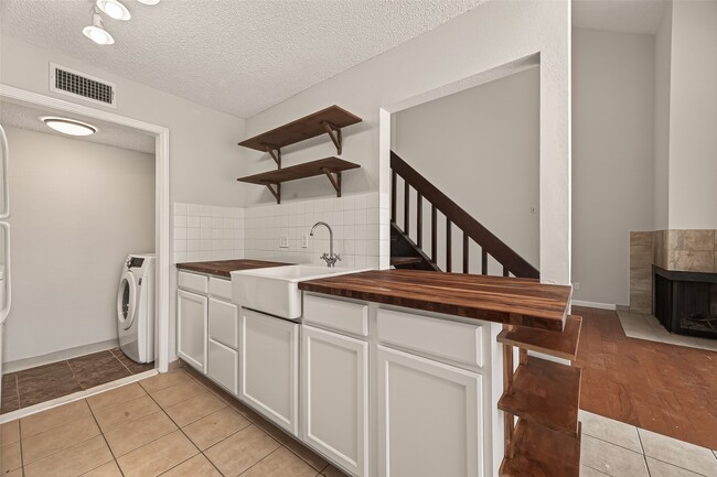 Building Photo - 8483 Sands Point Dr