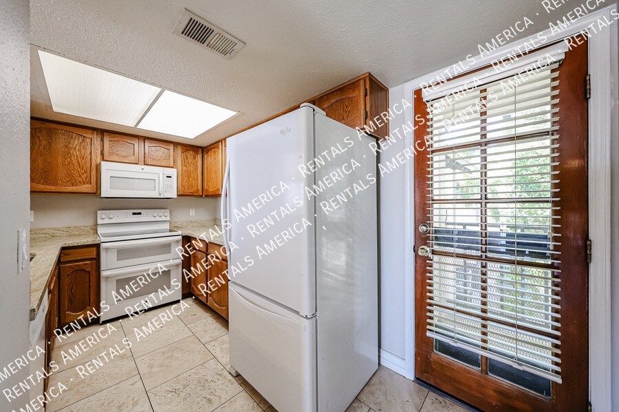 Building Photo - 11011 N 92nd St