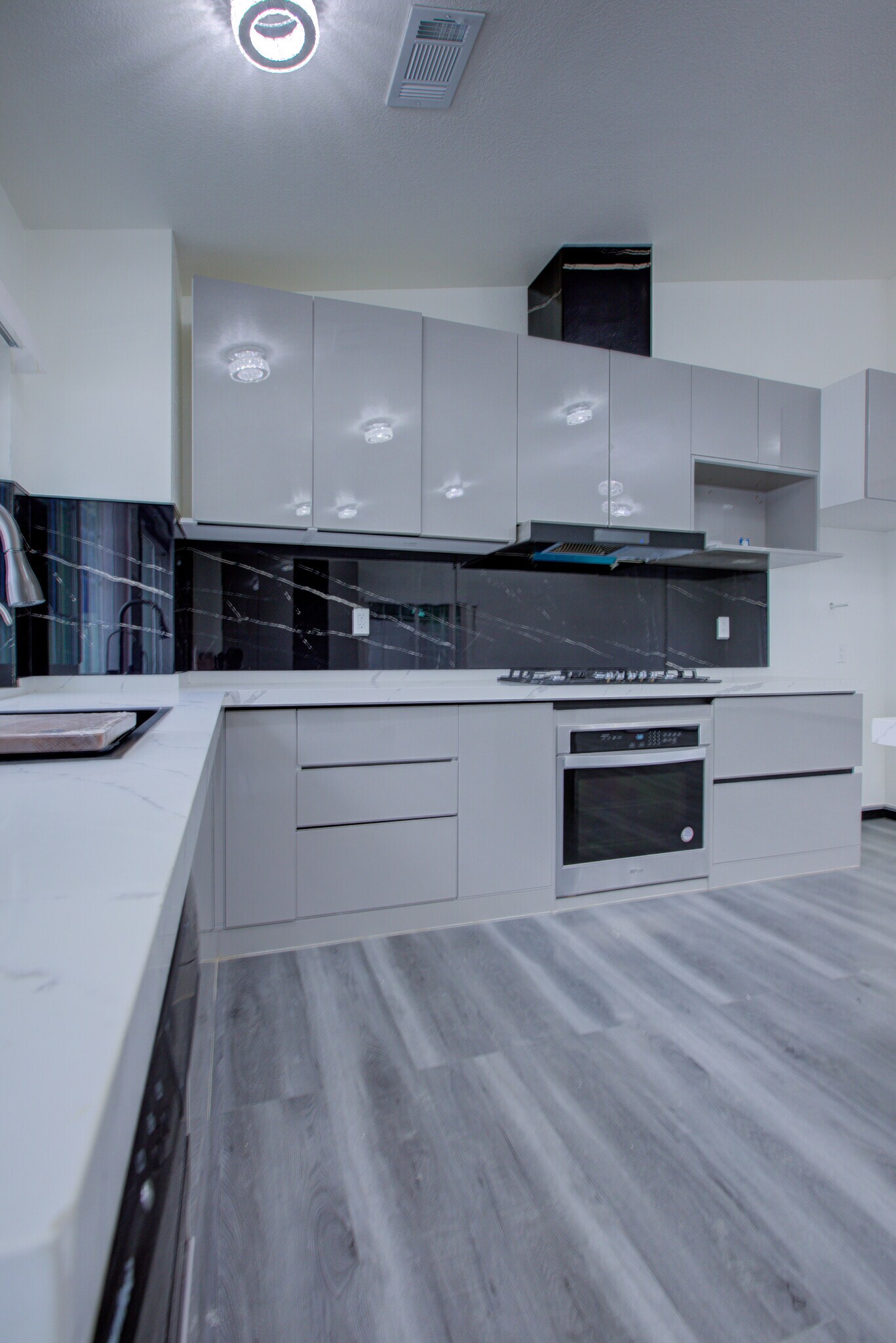 Building Photo - 9855 Douglas Ave