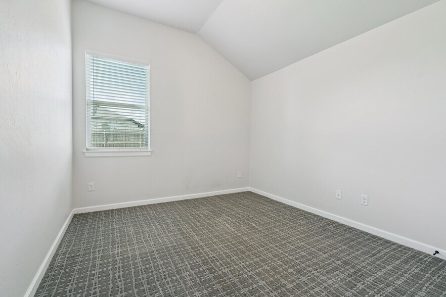 Building Photo - 15908 Buffalo Dr