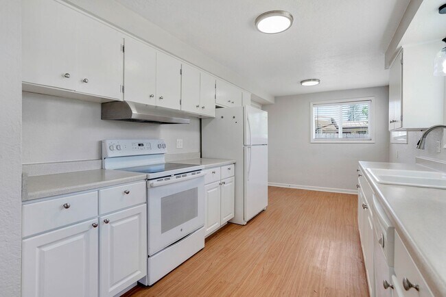 Building Photo - Well kept 3 bed, 1 bath in NE Salem