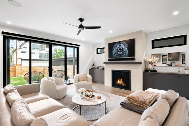 Building Photo - Luxury 5BD, 6BA Home 1 Block From Sloan's Lake