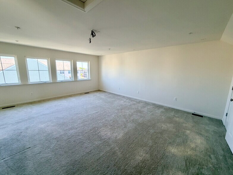 Loft - 3744 Green St